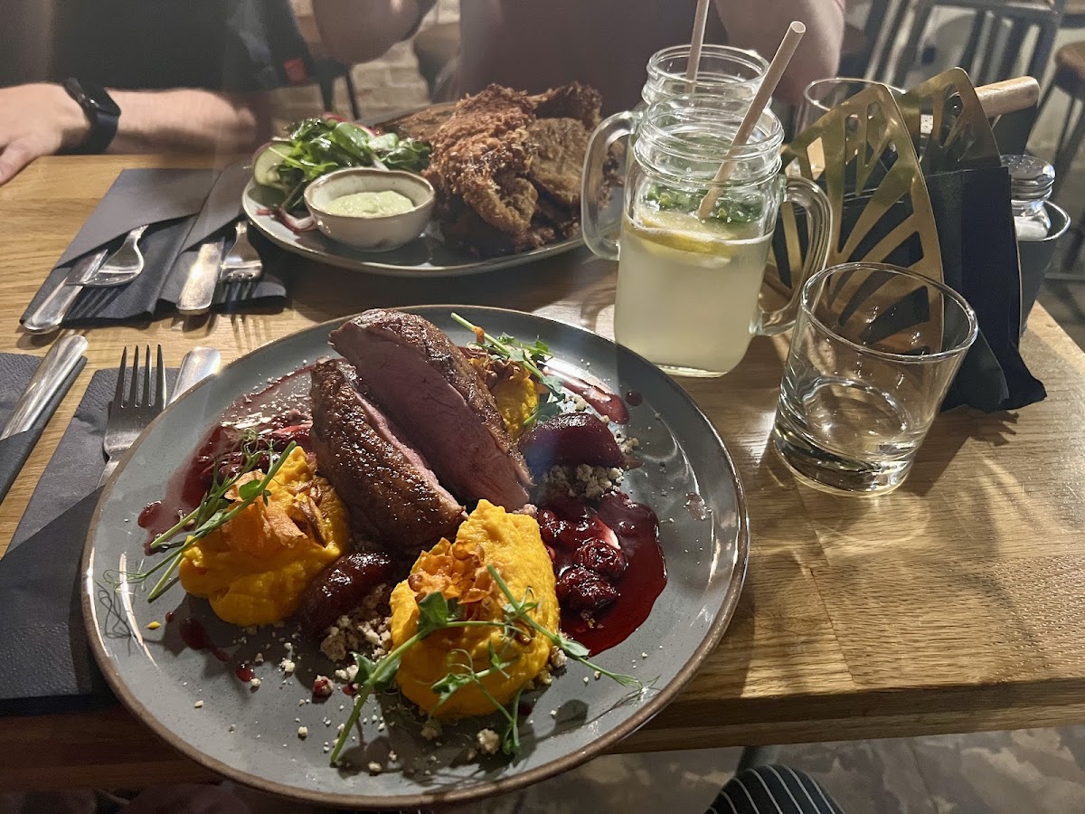 Pierwszy Stopień Restaurant — Restaurant